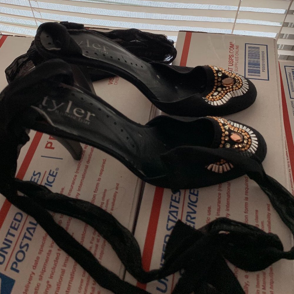 Richard Tyler Tie Up Heels Beaded Wome's 7.5